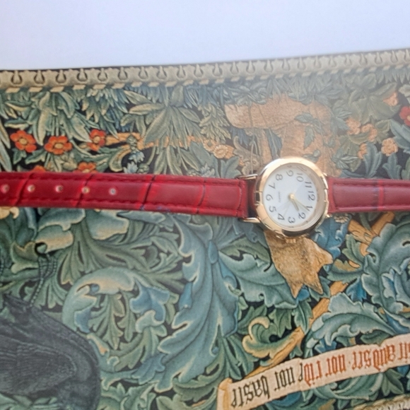 Quartz Red leather ladies watch - Picture 7 of 7